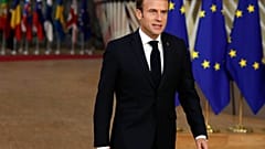 Der französische Präsident Emmanuel Macron trifft am Sonntag, 25. November 2018, zu einem EU-Gipfel im Europa-Gebäude in Brüssel ein. 