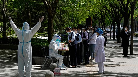 Çin'de zorunlu Covid-19 test uygulaması