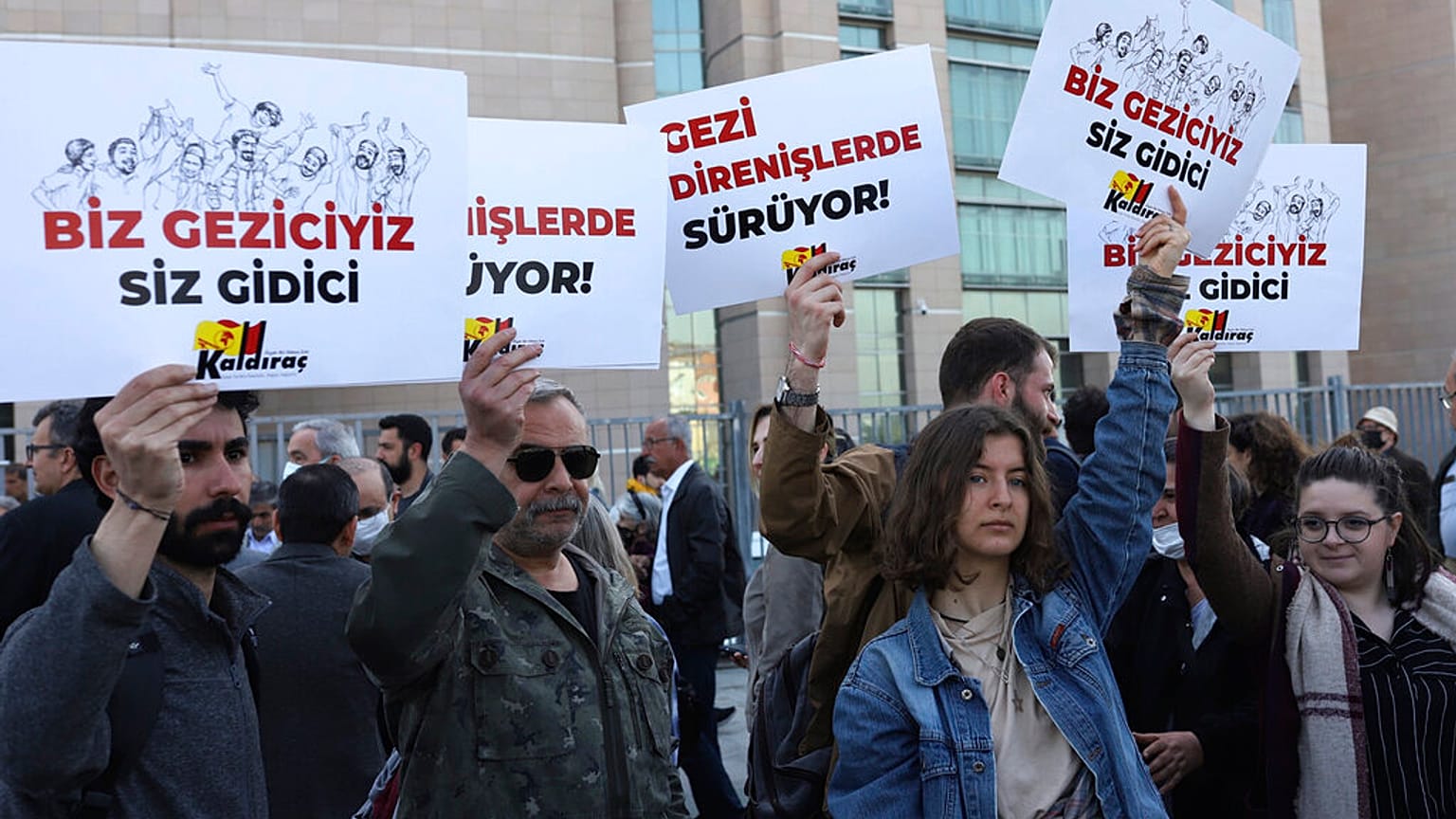 Διαδήλωση στην Τουρκία υπέρ του καταδικασμένου σε πολυετή κάθειρξη Οσμάν Καβαλά
