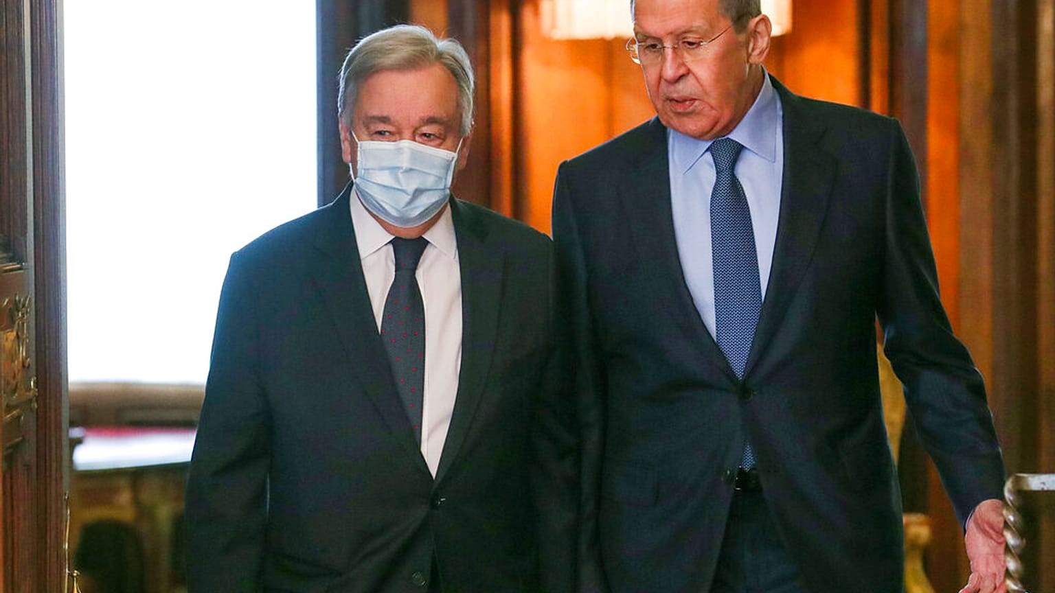 O Γ.Γ του ΟΗΕ Αντόνιο Γκουτέρες με τον Ρώσο υπουργό Εξωτερικών Σεργκέι Λαβρόφ στη Μόσχα