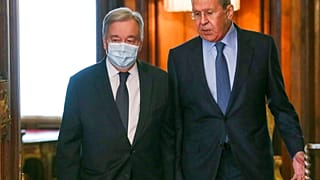 O Γ.Γ του ΟΗΕ Αντόνιο Γκουτέρες με τον Ρώσο υπουργό Εξωτερικών Σεργκέι Λαβρόφ στη Μόσχα