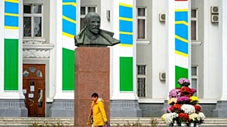 sculpture of Soviet Union founder Vladimir Lenin in Tiraspol, the capital of Transnistria