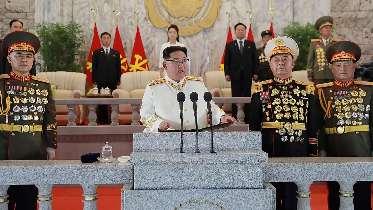 Kim Jong Un lors d'un défilé militaire géant à Pyongyang