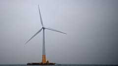Illustration : éolienne déployée dans l'océan Atlantique à 30 km au large de Pornichet, dans l'ouest de la France, photographiée le 14 janvier 2022 