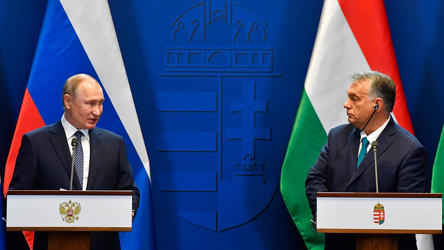 Vlagyimir Putyin 2019-es látogatásán egy sajtótájékoztatón 