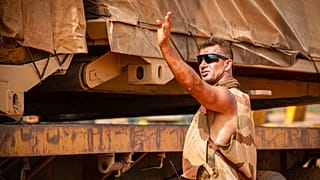 Soldado francês orienta retirada de Gossi, no Mali
