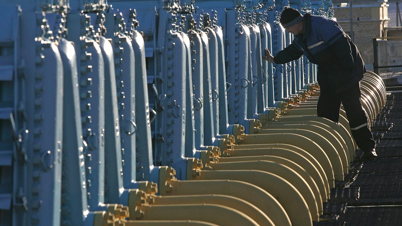 Rus enerji şirketi Gazprom, rubleyle ödeme sistemine uymadıkları için Bulgaristan ve Polonya'ya doğal gaz sevkiyatını tümüyle durdurduğunu açıkladı