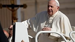 El papa Francisco a su llegada a la audiencia general este miércoles en la plaza San Pedro