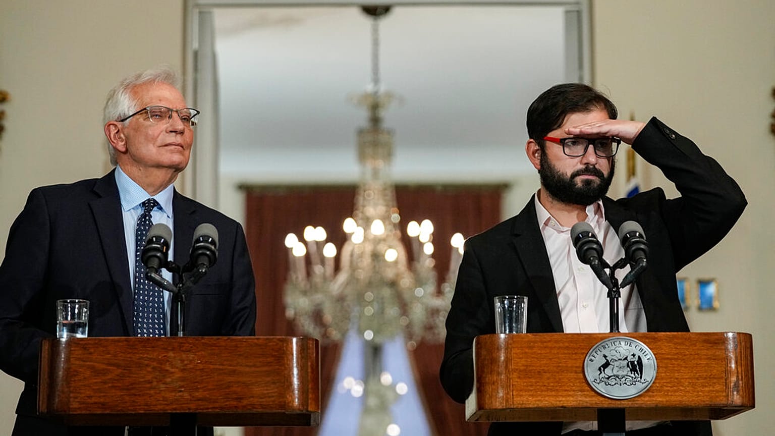 Josep Borrell y Gabriel Boric durante la rueda de prensa