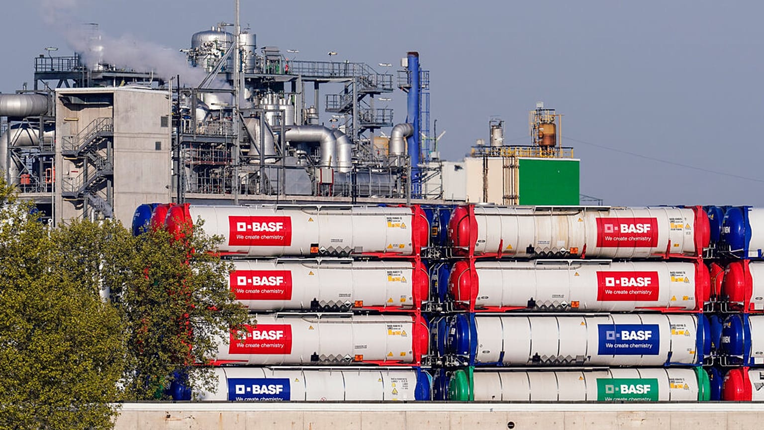 A német BASF vegyicéget, amelynek Ludwigshafenben van üzeme, súlyosan érintené, ha leállítanák az orosz gázszállításokat
