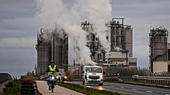 Ein Blick auf das Chemiewerk von Evonik in Wesseling bei Köln, Deutschland. 