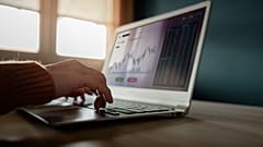 Spanish police have arrested eight people in relation to an online crypto trading academy that they have described as a 'pyramid scheme'.