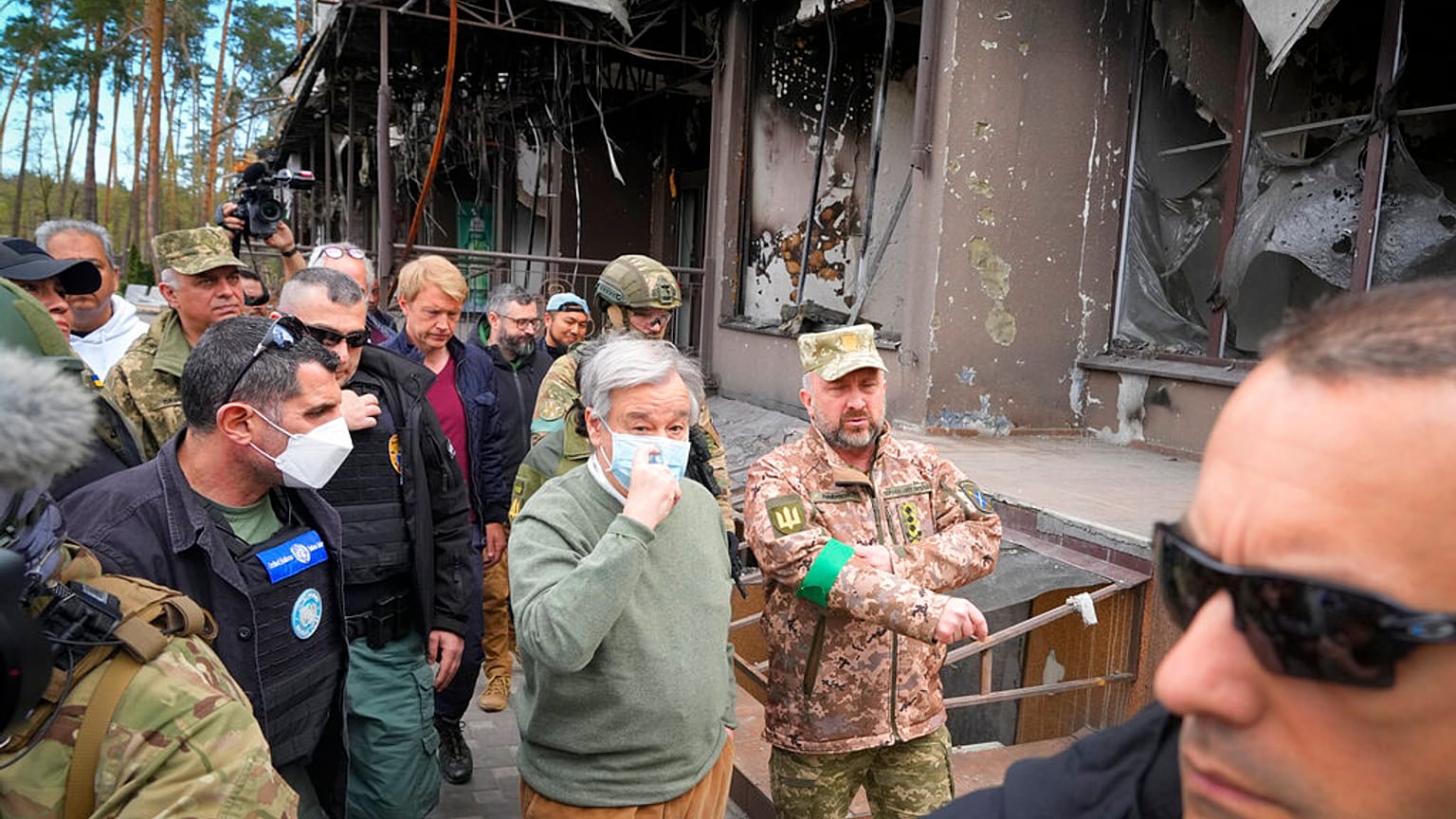 UN-Generalsekretär Antonio Guterres in einem Vorort von Kiew in der Ukraine