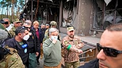 UN-Generalsekretär Antonio Guterres in einem Vorort von Kiew in der Ukraine