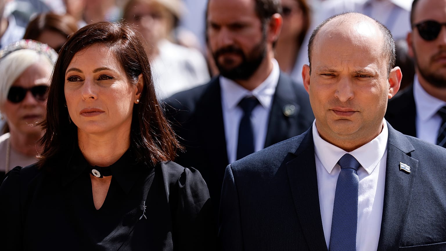 Gilat e Naftali Bennet durante a cerimónia pelas vítimas do Holocausto