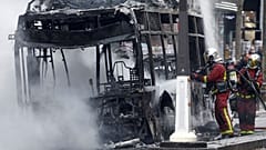 Archives : le premier bus de type BlueBus de Bolloré de la RATP emporté par les flammes, le 4 avril 2022 à Paris