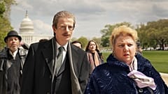 Rabiye Kundaz (Meltem Kaptan) und Anwalt Bernhard Docke (Alexander Scheer) schaffen bis vor den Supreme Court im Kampf um Gerechtigkeit.