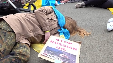Ukrainians urge EU to stop buying Russian oil, gas