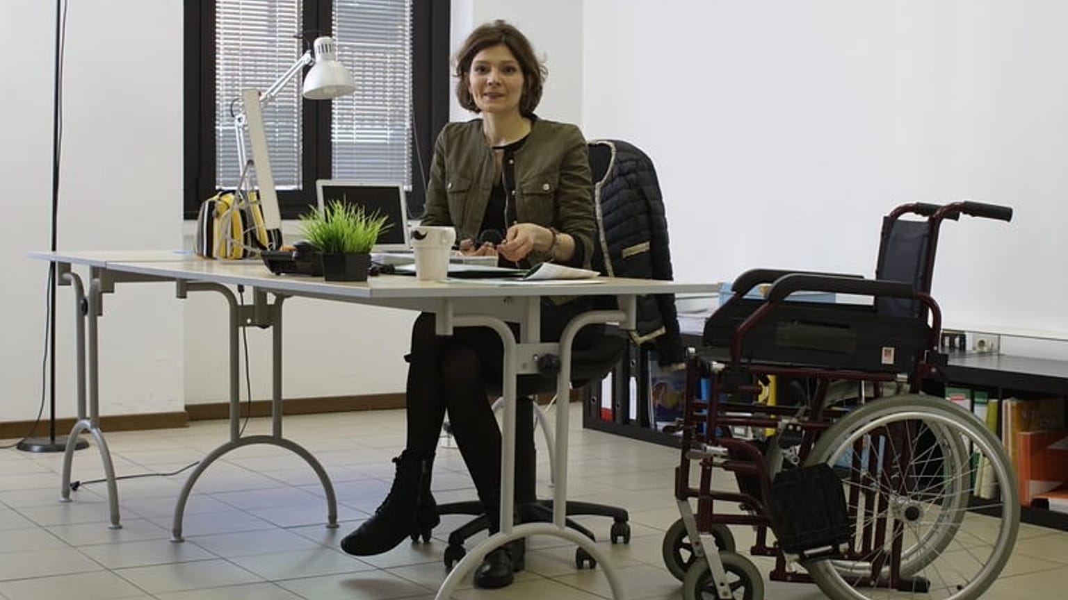 Lavoratrice con la sclerosi multipla