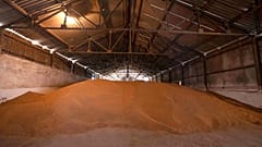 Ein Getreidesilo im Dorf Luky in der westlichen Ukraine