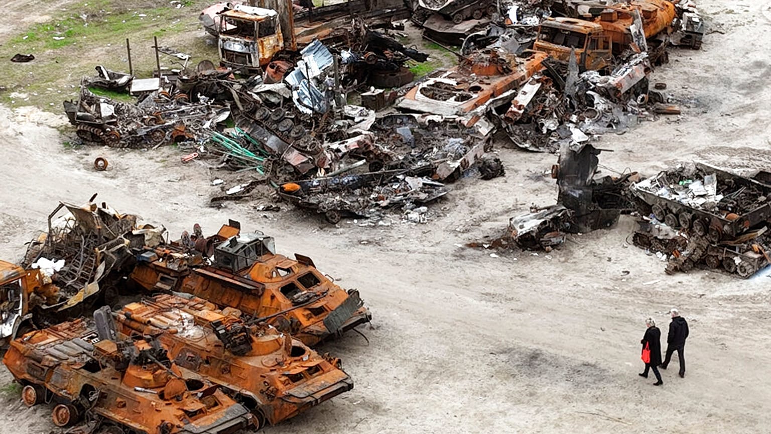 Casas destruidas son fotografiadas en Irpin, en las afueras de Kyiv, Ucrania, el sábado 30 de abril de 2022