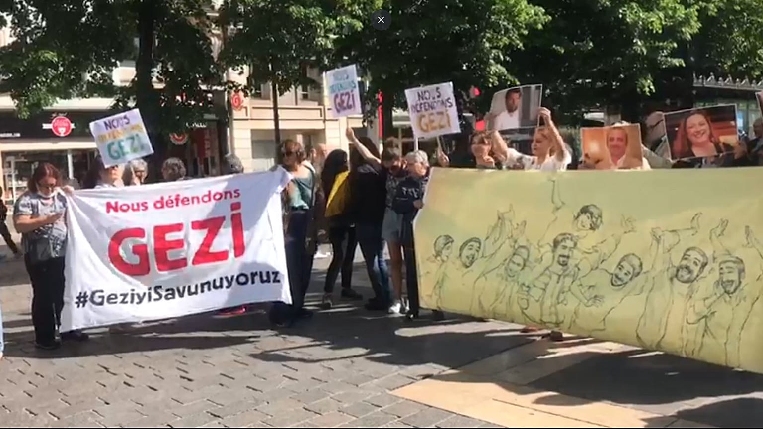 Paris'te Gezi Parkı davasında verilen mahkumiyet kararları protesto edildi