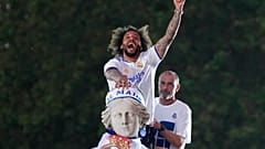Marcelo, capitán del Real Madrid, celebra su 35ª Liga en Cibeles, Madrid (España).