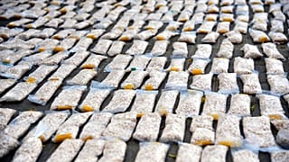 Las autoridades sirias mostraron pastillas de Captagon decomisadas.