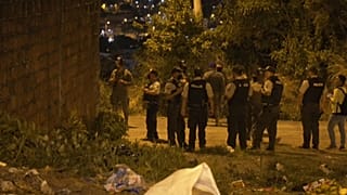Policías patrullando en las calles de Durán, Ecuador, 29/4/2022