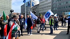 Trabajadores italianos protestan al frente de las instituciones europeas en Bruselas. 