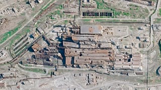 Cette image satellite de Planet Labs PBC montre les dégâts des bombardements russes sur l'aciérie Azovstal à Marioupol, en Ukraine, dimanche 1er mai 2022.
