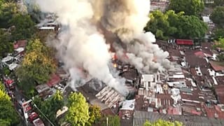 Vista aérea del incendio en el barrio de chabolas