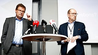 A Fennovoima elnöke, Esa Harmala, és a konzorcium vezérigazgatója, Joachim Specht bejelenti a szerződésbontást 2022. május 2-án