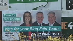 Wahlplakate für die Parlamentswahl