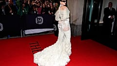 La cantante española Rosalía sale del Mark Hotel para asistir a la Met Gala, Nueva York, EEUU, 2/5/2022