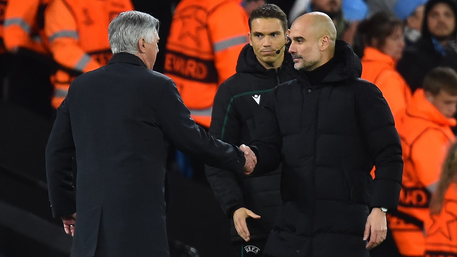 Die Trainer der beiden Teams, Carlo Ancelotti (links) und Pep Guardiola