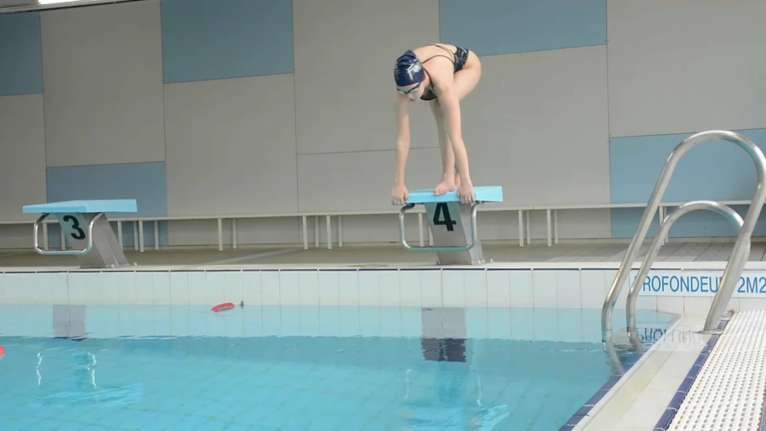 Die 15-jährige ukrainische Schwimmerin Karolina