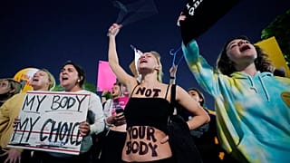 "Mon corps, mon choix". Des manifestantes devant la Cour suprême de Washington, le 3 mai.