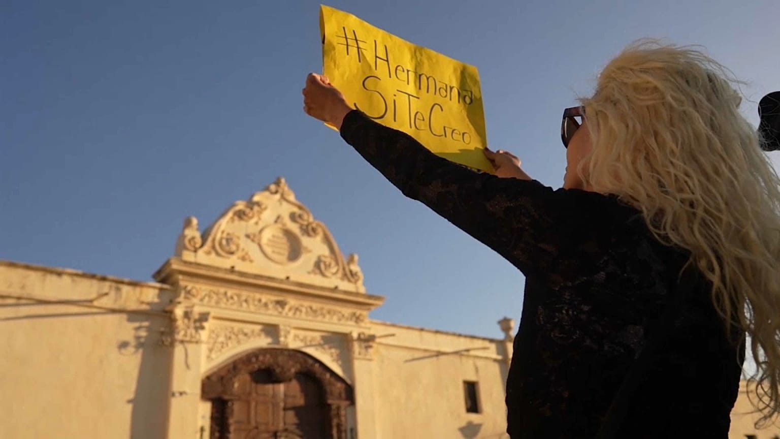 El binomio de feministas y monjas carmelitas es inusual en un país donde las activistas suelen estar en desacuerdo con la Iglesia Católica Romana. 