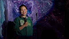 Moni Zhang performing onstage 