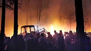 Иллюстрационное фото: Добровольцы готовятся тушить лесной пожар в Республике Саха