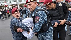 С начала протестов в нескольких городах Армении были задержаны десятки человек