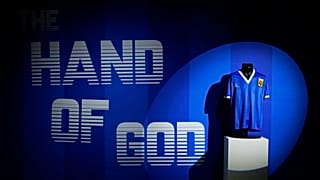 Diego Maradona'nın "Tanrı'nın Eli" golünü attığı maçta giydiği forma açık arttırmada rekor fiyata satıldı