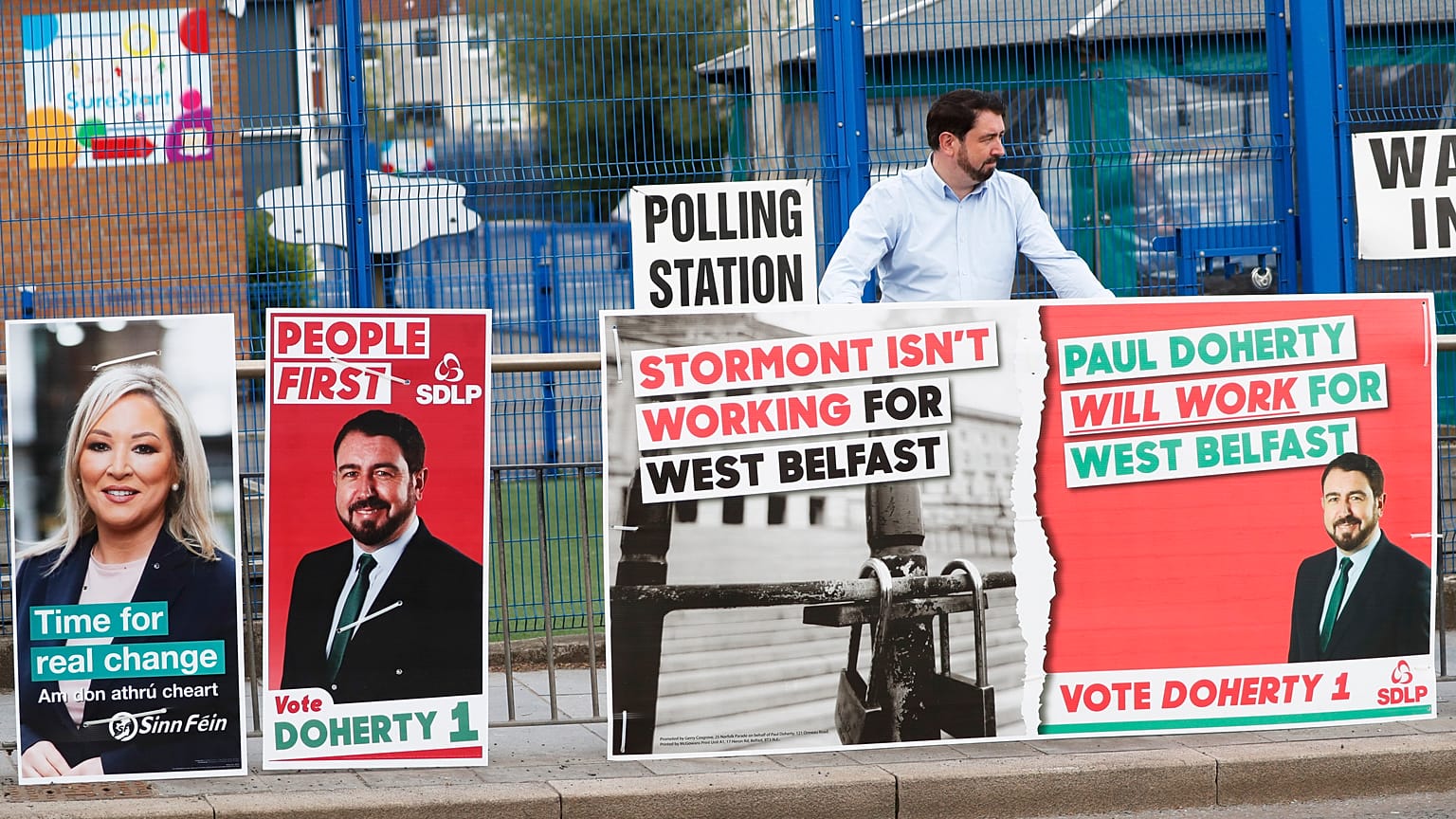 En Irlande du Nord, le parti nationaliste et républicain du Sinn Fein pourrait remporter les élections locales.