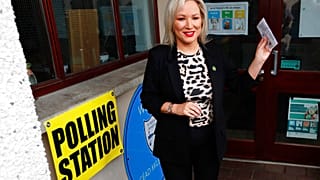 Michelle O'Neill, Spitzenkandidatin von Sinn Féin nach der Stimmabgabe in Clonoe, Nordirland, 05.05.2022