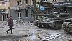 Séta a "Donyecki Népköztársaság" tankjai között Mariupolban