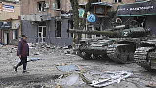 Séta a "Donyecki Népköztársaság" tankjai között Mariupolban