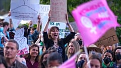 Demonstrierende bei Demos gegen die Abschaffung desAbtreibungsrechts
