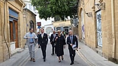 Η Πρώτη Κυρία της Κύπρου με τον σύζυγο του πρωθυπουργού του Λουξεμβούργου στην Παλιά Λευκωσία