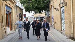 Η Πρώτη Κυρία της Κύπρου με τον σύζυγο του πρωθυπουργού του Λουξεμβούργου στην Παλιά Λευκωσία